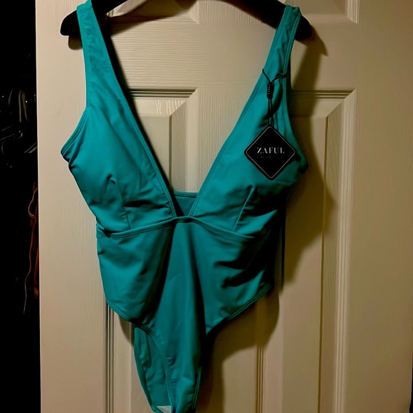 High cut plunge one piece swim - Picture 5 of 5